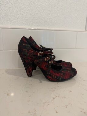 MIA Red Plaid Triple-Strap Mary Jane Heels Size 8.5